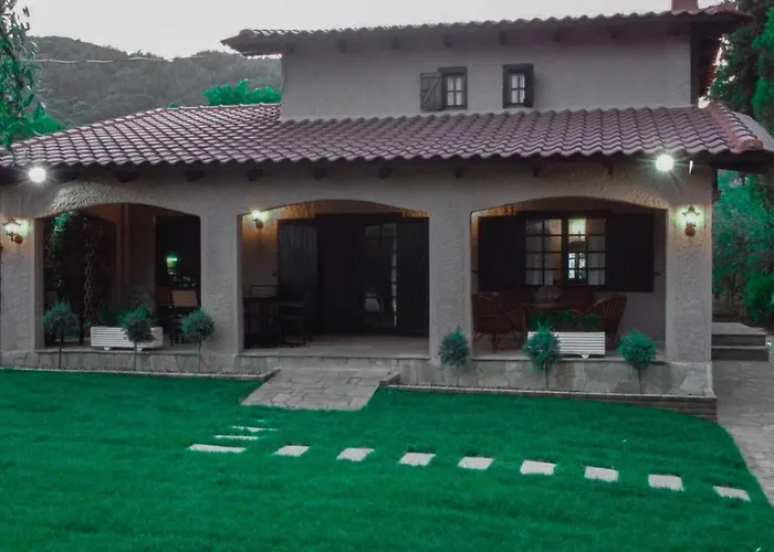 The Tree House Case de vacanță